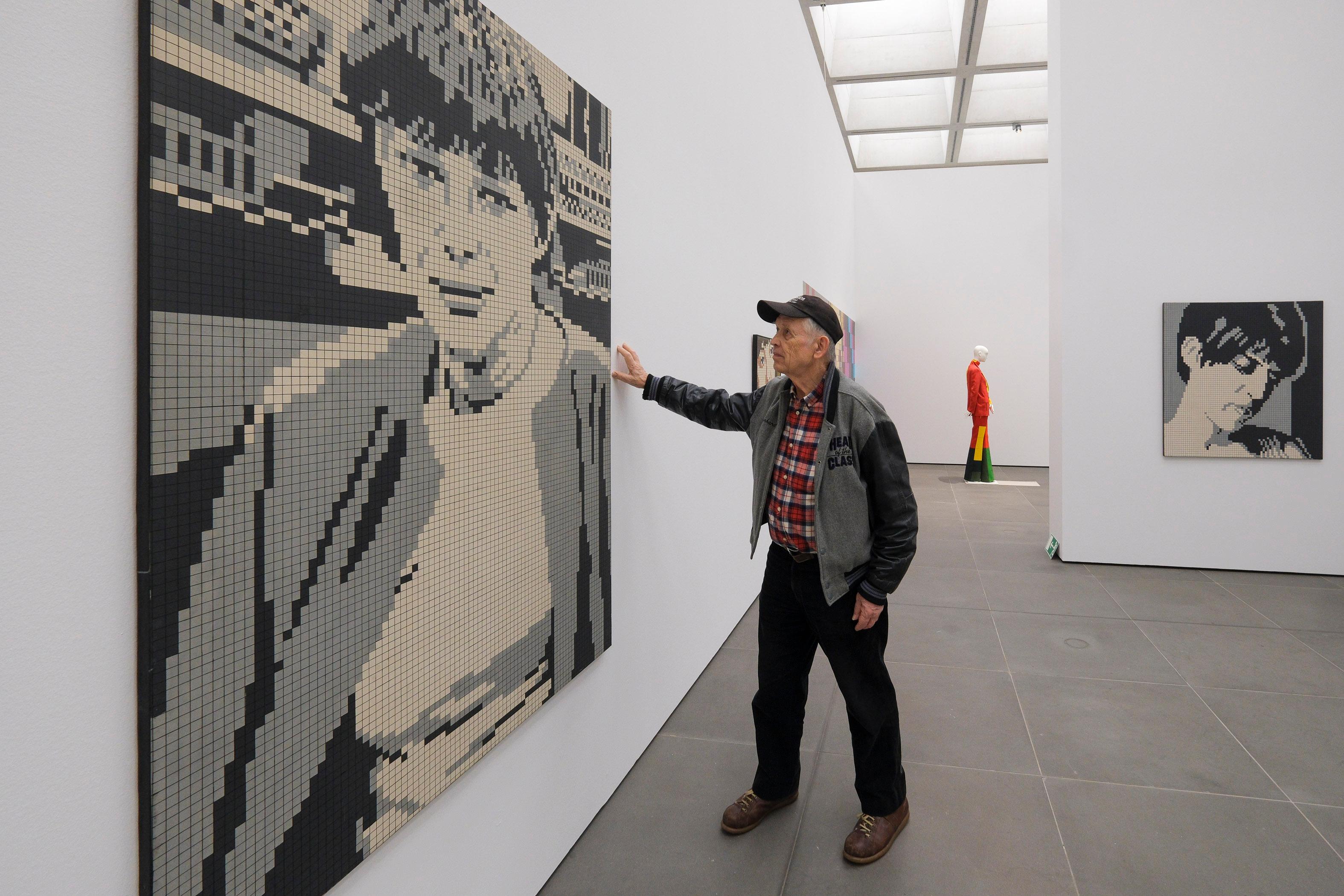 Seine 83 Jahre merkt man dem Maler Reinhard Voigt nicht an.