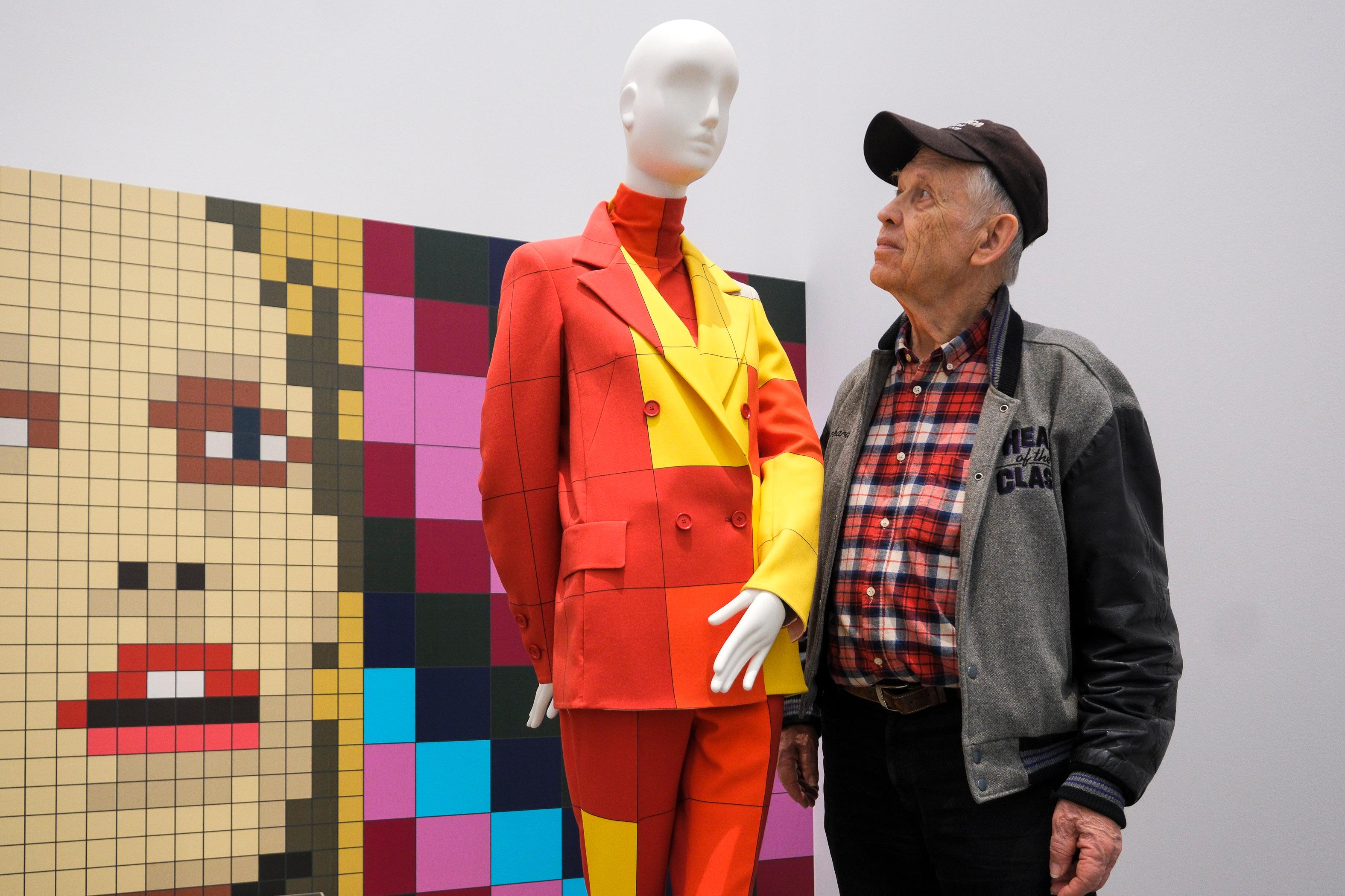 Reinhard Voigt verfremdet Schönheit, ohne sie zu zerstören.