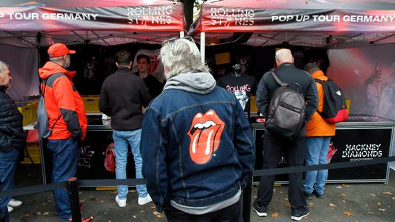 Stopp in Nürnberg: So sieht es im und am Pop-Up-Bus der Rolling-Stones aus