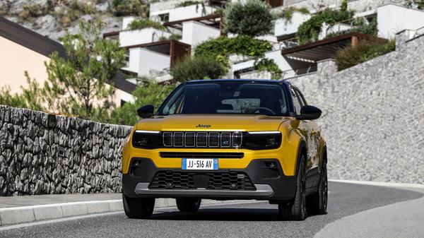 Optisch gibt sich der Avenger sofort als Jeep zu erkennen - unter anderem durch den typischen Siebenschlitz-Kühlergrill.