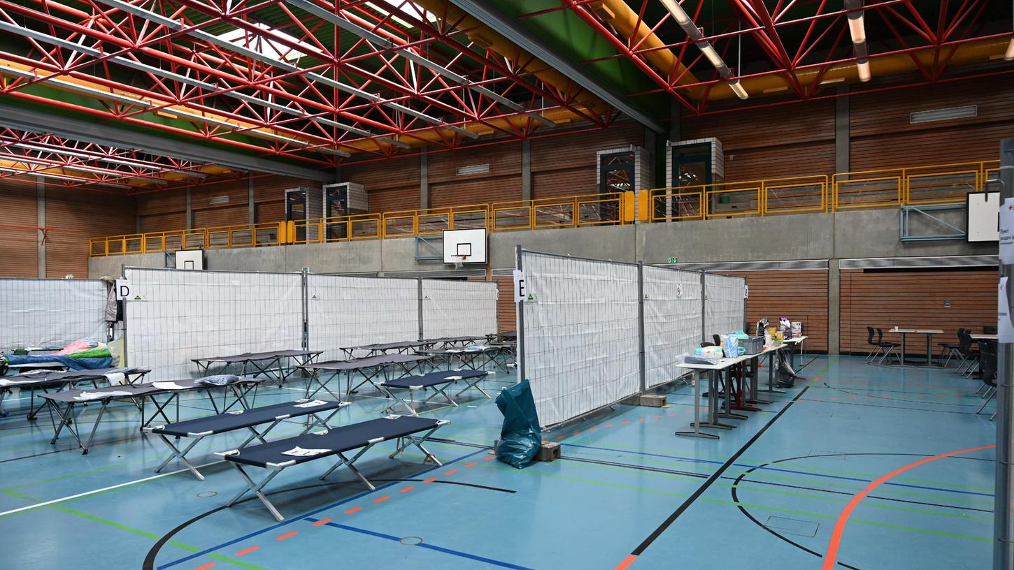 Die Realschule in Roth diente schon einmal als Notunterkunft für Flüchtlinge. Innerhalb der kommenden Tage wird sie wieder so aussehen.