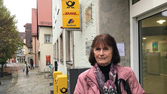 Postfiliale und Postbank schließen in Hersbruck - Das erzürnt nicht nur Kundin Heide Beims