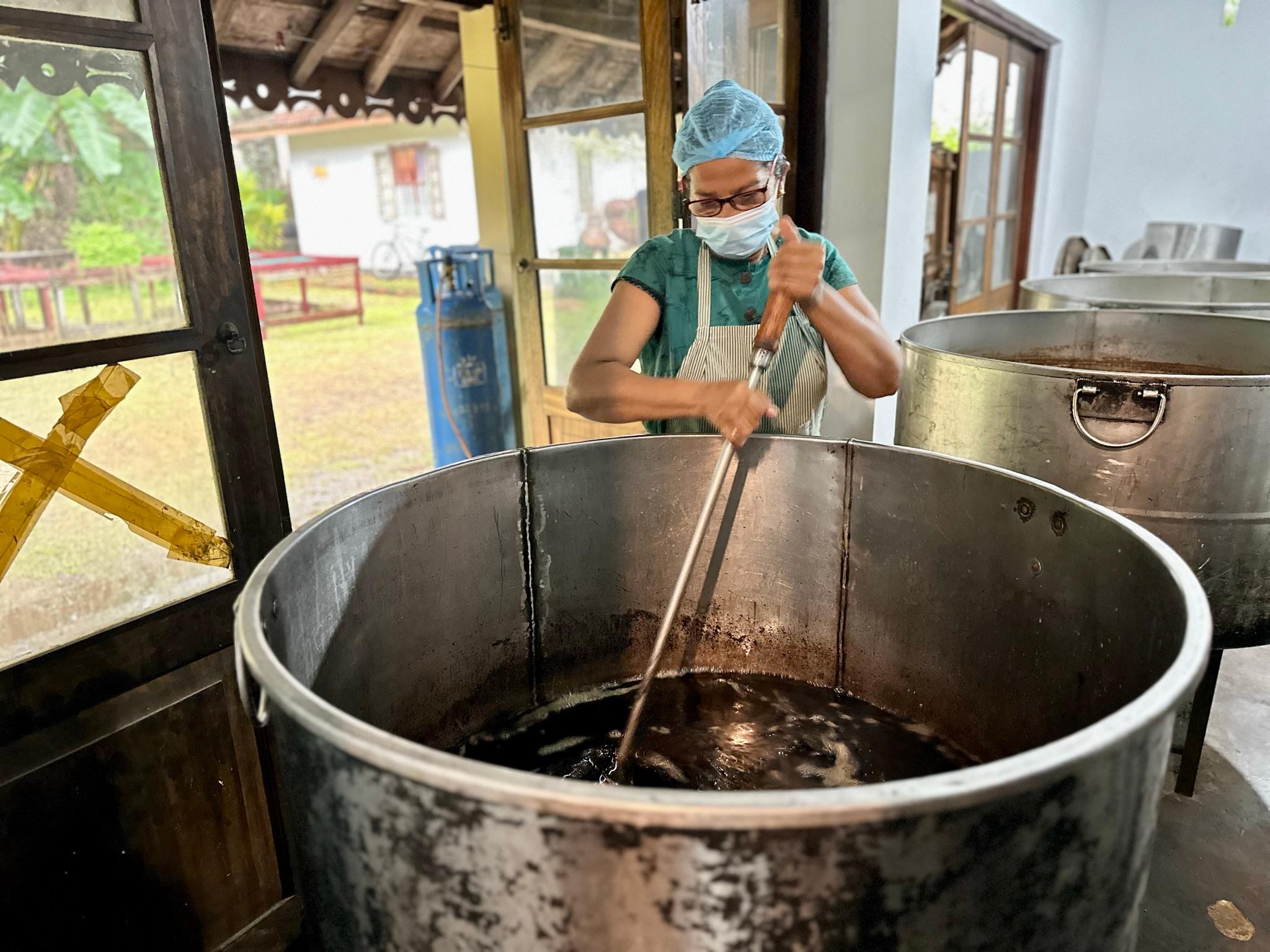 Bis ein Massage-Öl fertig ist, vergehen ungefähr vier Wochen.