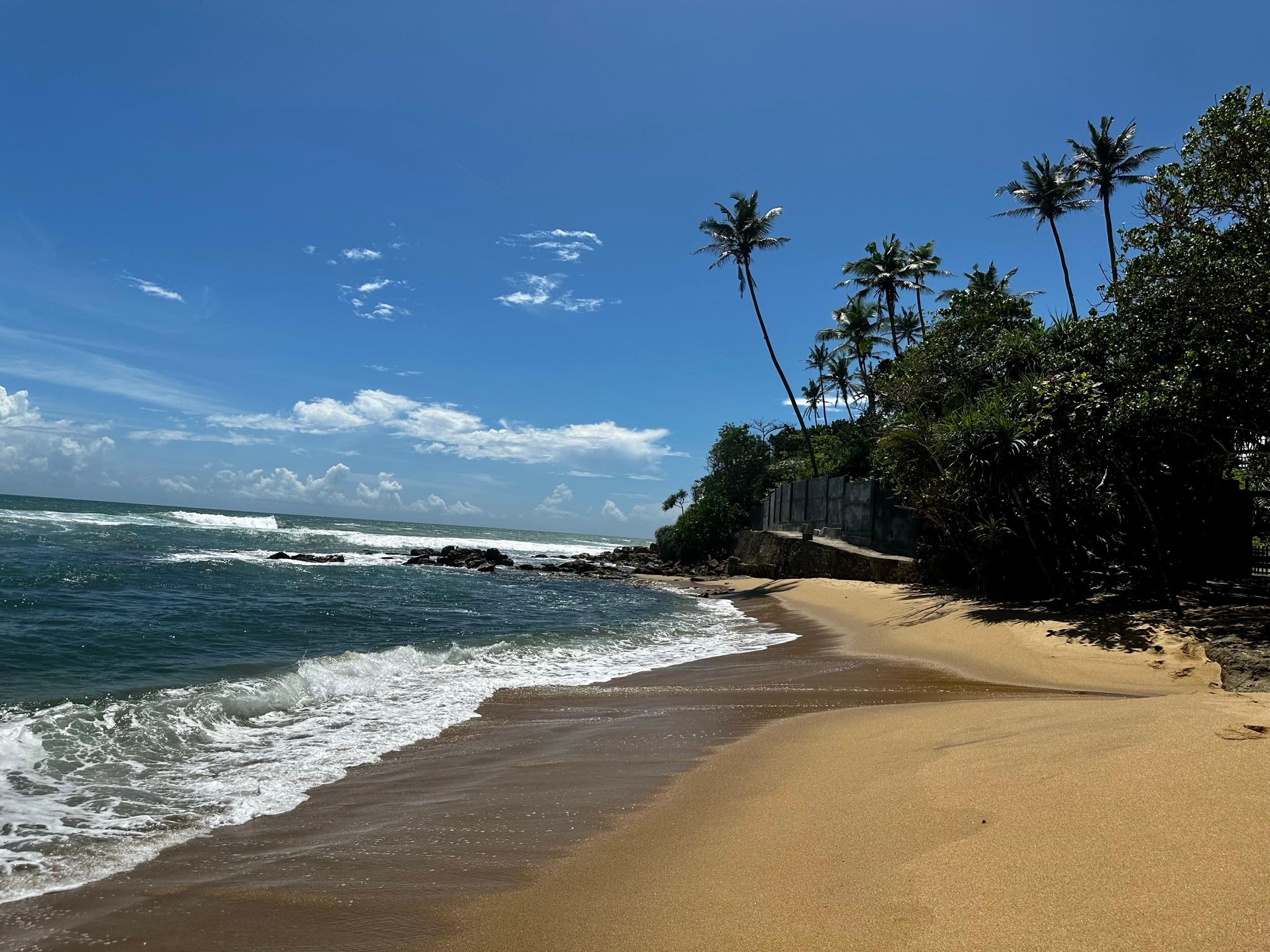 Das Resort liegt direkt am Strand und hat einen Zugang zum Meer. Bestens geeignet für einen Spaziergang im Sand. 