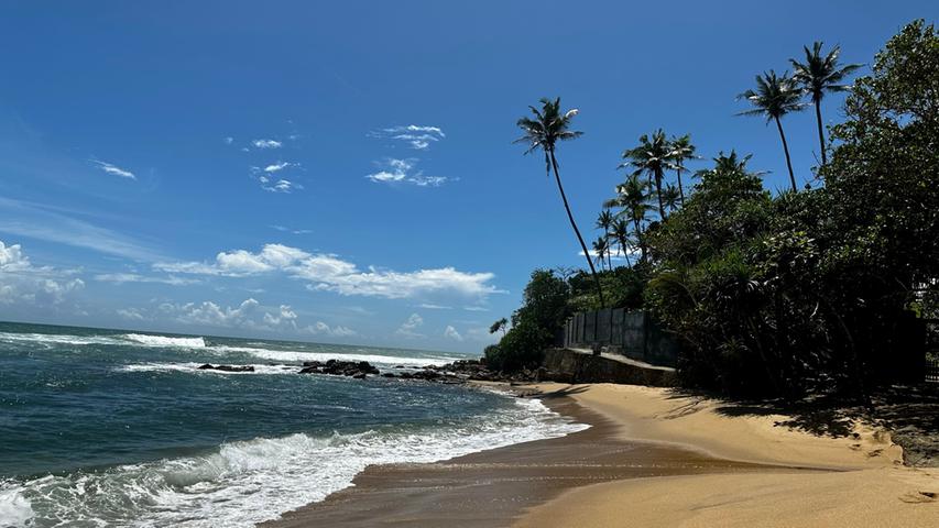 Das Resort liegt direkt am Strand und hat einen Zugang zum Meer. Bestens geeignet für einen Spaziergang im Sand. 