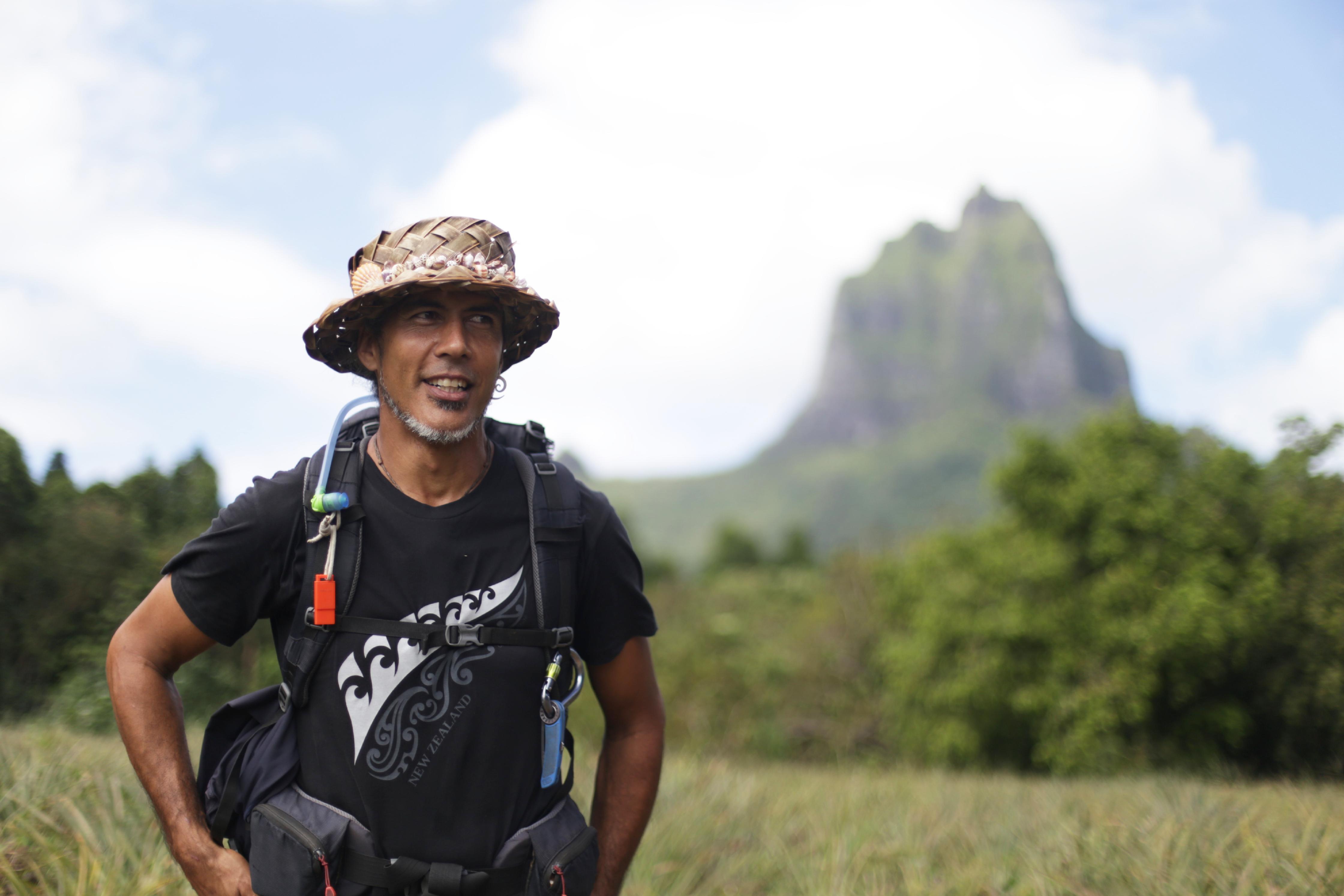 Die herzförmige Insel Moorea kann nicht nur Stand: Mit ihren hohen Bergen, der höchste ragt 1200 Meter über den Meeresspiegel hinaus, lädt Moorea zum Wandern ein. Guide Asher Kora kennt die schönsten Wege der Insel. Wer eine geführte Wanderung planen will, kann sich hier Unterstützung suchen: www.moorea-by-foot.com