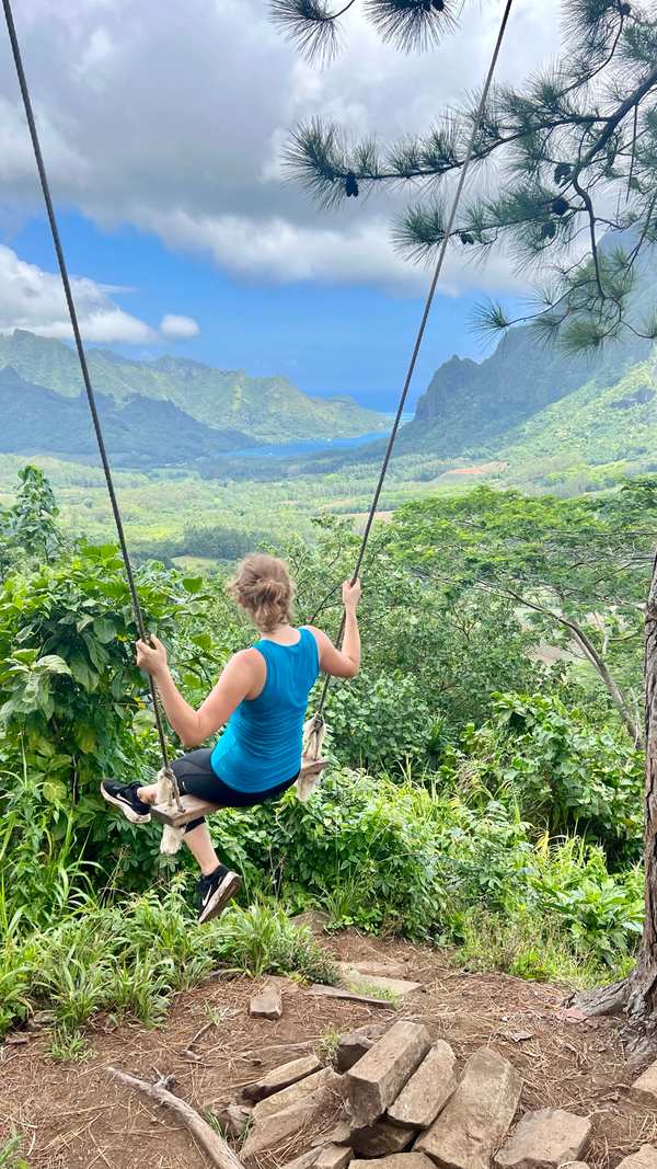 Vom Aussichtspunkt in den Bergen in Moorea aus blicken Wanderer weit über die Ananasplantagen bis aufs Meer hinaus. Die spannende Reisereportage zu dieser Bildergalerie lesen Sie hier auf www.nn.de/2.11550/2.11552/1.13664912.