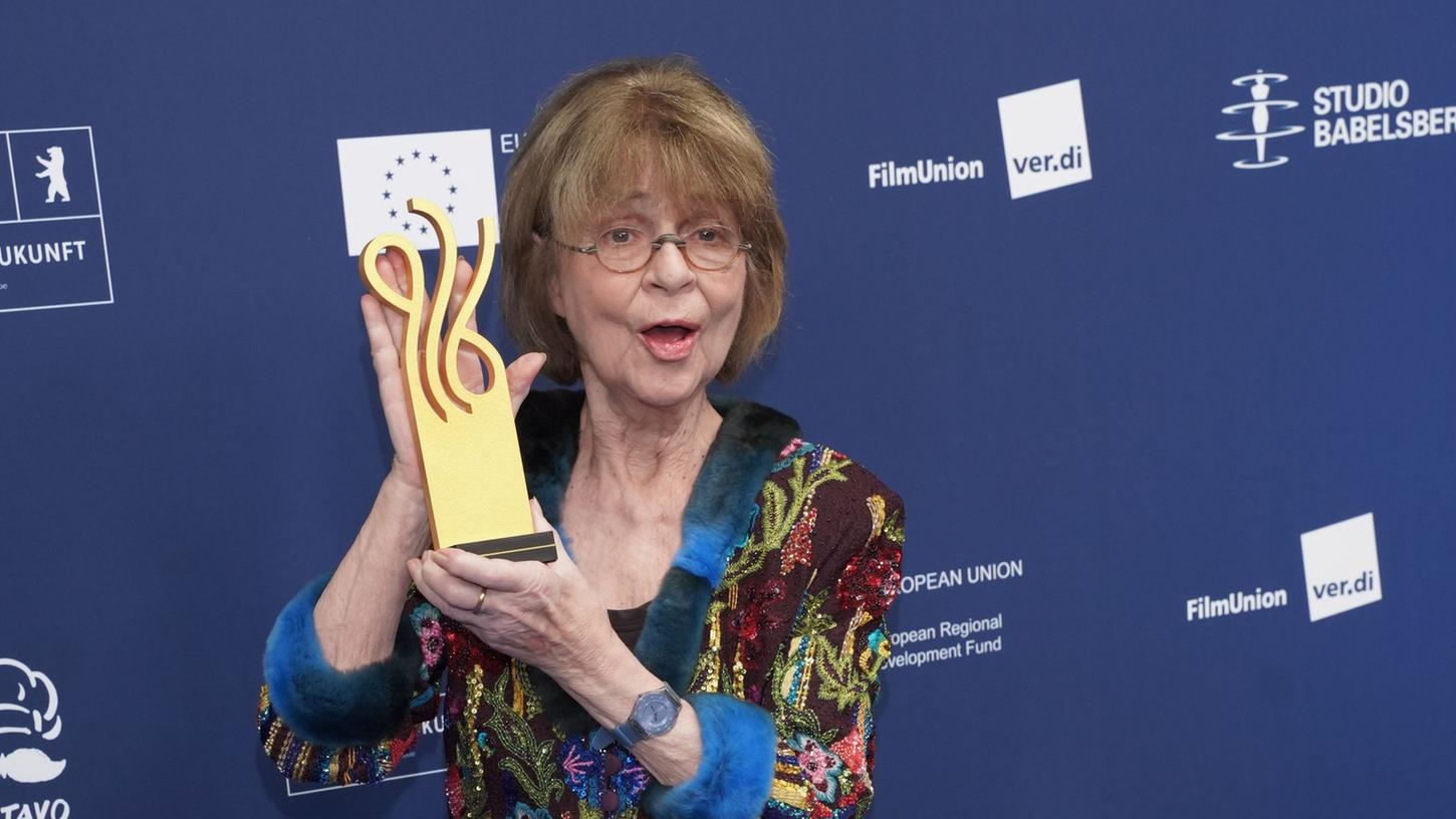 Schauspielerin Cornelia Froboess erhält den "Ehrenpreis Lebenswerk" im Rahmen der Verleihung des Deutschen Schauspielpreises 2021.