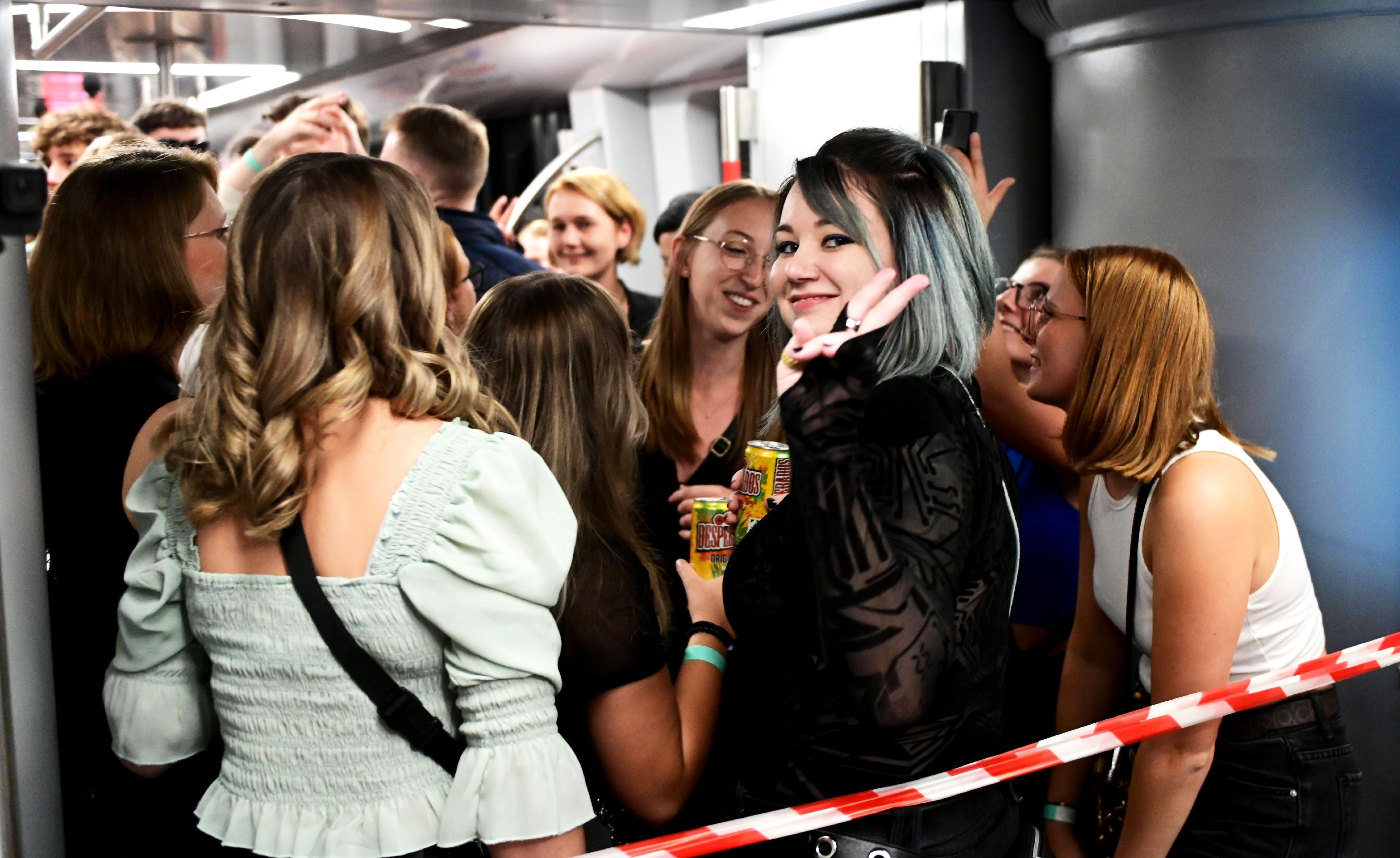 Beste Stimmung auf der Tanzfläche. Wie der Abend verlief und warum die U-Bahn doch nicht fuhr, lesen sie in unserer Reportage.