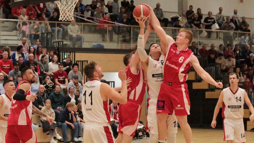 Die VfL-Baskets (in Weiß) mussten sich gegen Nördlingen deutlich mit 62:89 geschlagen geben.