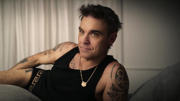 Eine vierteilige Miniserie nimmt sich dem bewegten Leben des Sängers Robbie Williams an. Anhand vieler bisher unveröffentlichter Aufnahmen kommt man dem Künstler so nah wie selten zuvor. Die Dokumentation über einen der größten Popmusiker unserer Zeit startet am 8. November und ist natürlich Pflicht für alle Robbie-Fans.