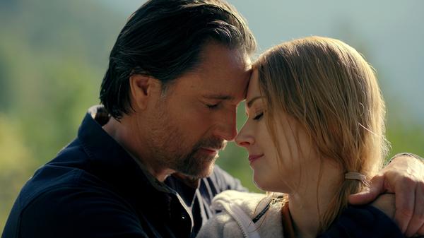 Die fünfte Staffel von "Virgin River" ging im September an den Start. Die dazugehörigen letzten zwei Episoden werden nun am 30. November zur Verfügung gestellt. Dabei handelt es sich um Weihnachtsfolgen. Eine sechste Staffel der Liebes- und Dramareihe ist bereits bestellt.