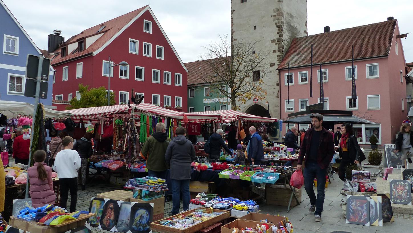 Ein Bummel über den Allerseelenmarkt in Freystadt lohnte sich für die Besucher.