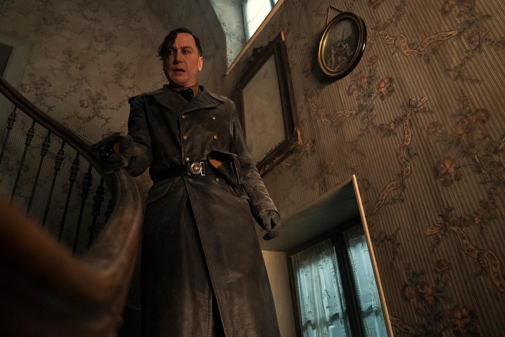 Die spannende Miniserie "Alles Licht, das wir nicht sehen" basiert auf dem gleichnamigen, mit dem Pulitzer-Preis ausgezeichneten Roman von Anthony Doerr. Das Drama mit Mark Ruffalo und Lars Eidinger erzählt die Geschichte zweier Menschen in finsteren Zeiten. Starttermin: 2. November. 