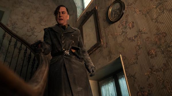 Die spannende Miniserie "Alles Licht, das wir nicht sehen" basiert auf dem gleichnamigen, mit dem Pulitzer-Preis ausgezeichneten Roman von Anthony Doerr. Das Drama mit Mark Ruffalo und Lars Eidinger erzählt die Geschichte zweier Menschen in finsteren Zeiten. Starttermin: 2. November.