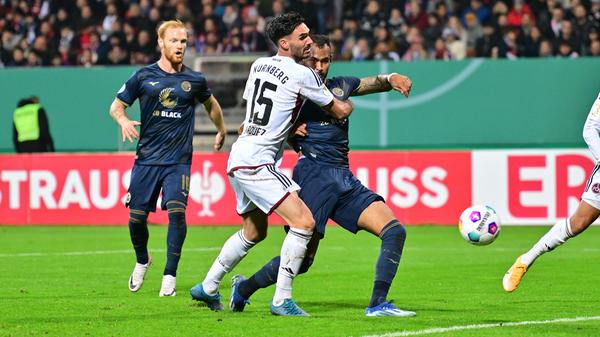 57. Minute: Junior Brumado lässt sich auch von Ivan Marquez nicht stoppen und netzt zur Gästeführung ein.