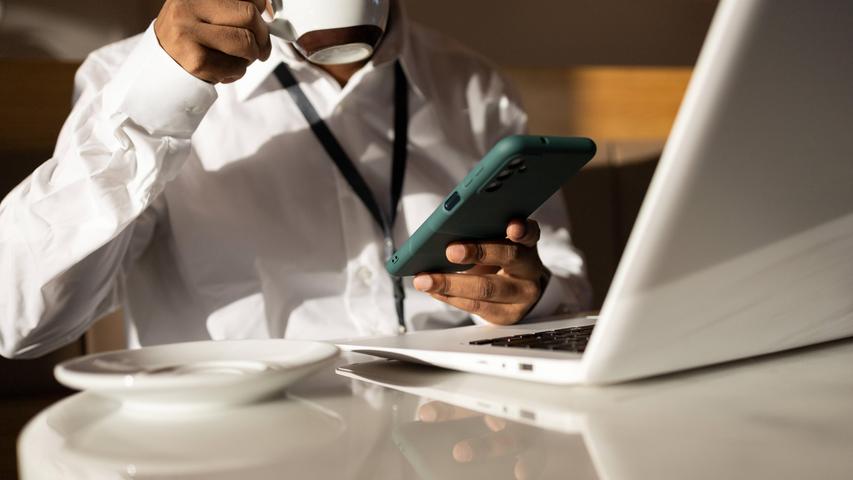 Smartphone am Arbeitsplatz: Darf mein Chef mir die Handynutzung verbieten?