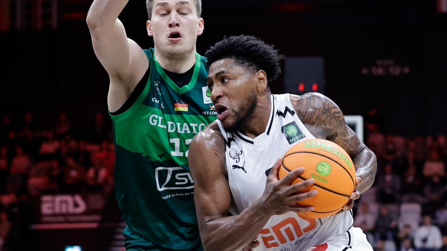 14 Punkte, 8 Rebounds, 5 Assists: Anthony Gaines legte eine ordentliche Statline auf gegen Trier, trotzdem reichte es nicht für die Nürnberg Falcons. 14 Punkte, 8 Rebounds, 5 Assists: Anthony Gaines legte eine ordentliche Statline auf gegen Trier, trotzdem reichte es nicht für die Nürnberg Falcons.