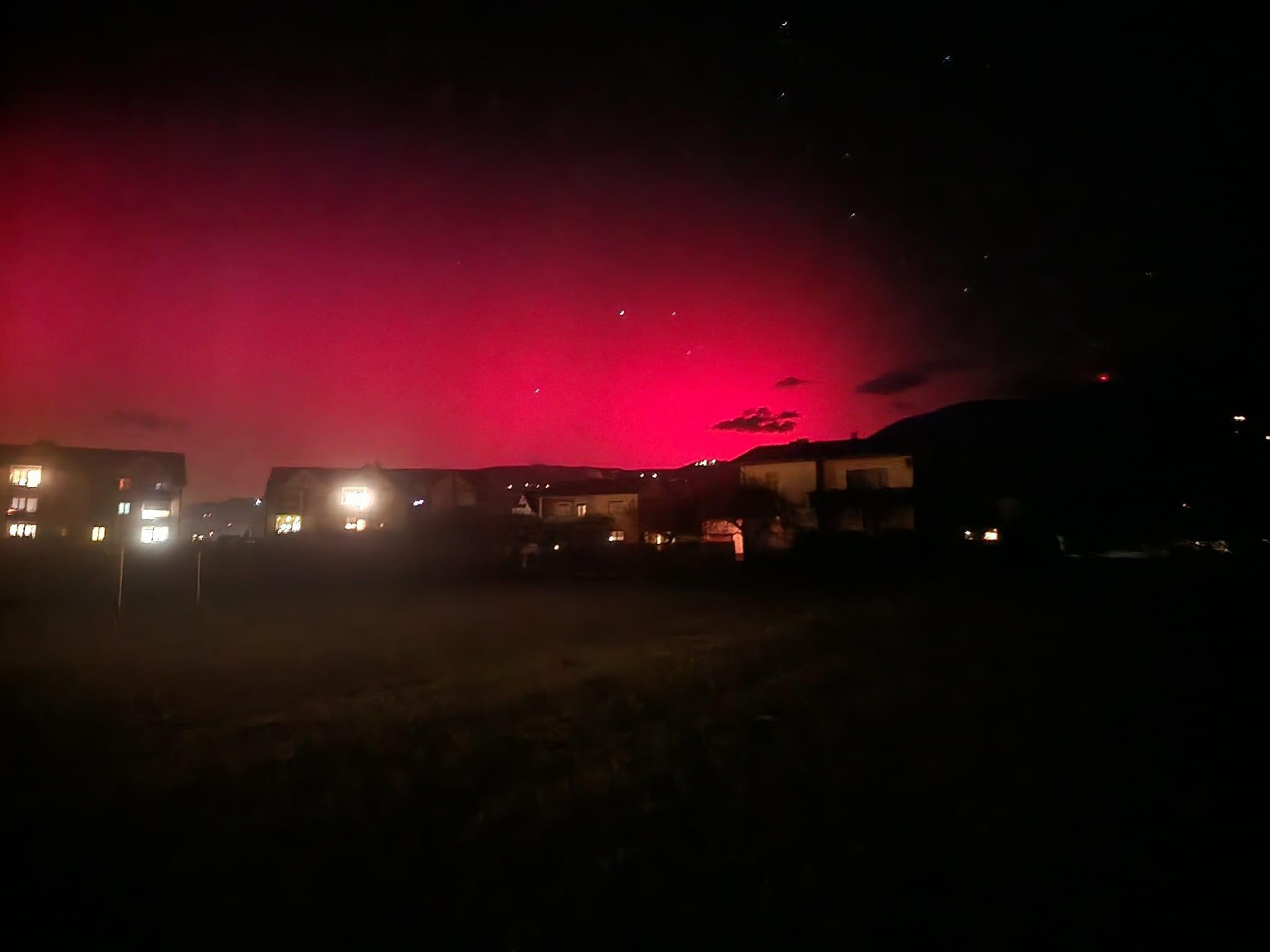 Polarlichter sind nach Angaben des Deutschen GeoForschungsZentrums (GFZ) meistens im hohen Norden zwischen dem 60. und dem 70. Breitengrad zu bestaunen Zur Orientierung: Oslo liegt dicht unter dem 60. Breitengrad, die norwegische Stadt Tromsö knapp unter dem 70. Breitengrad. Bei starken Sonnenstürmen sind die Polarlichter jedoch weiter südlich zu sehen.      