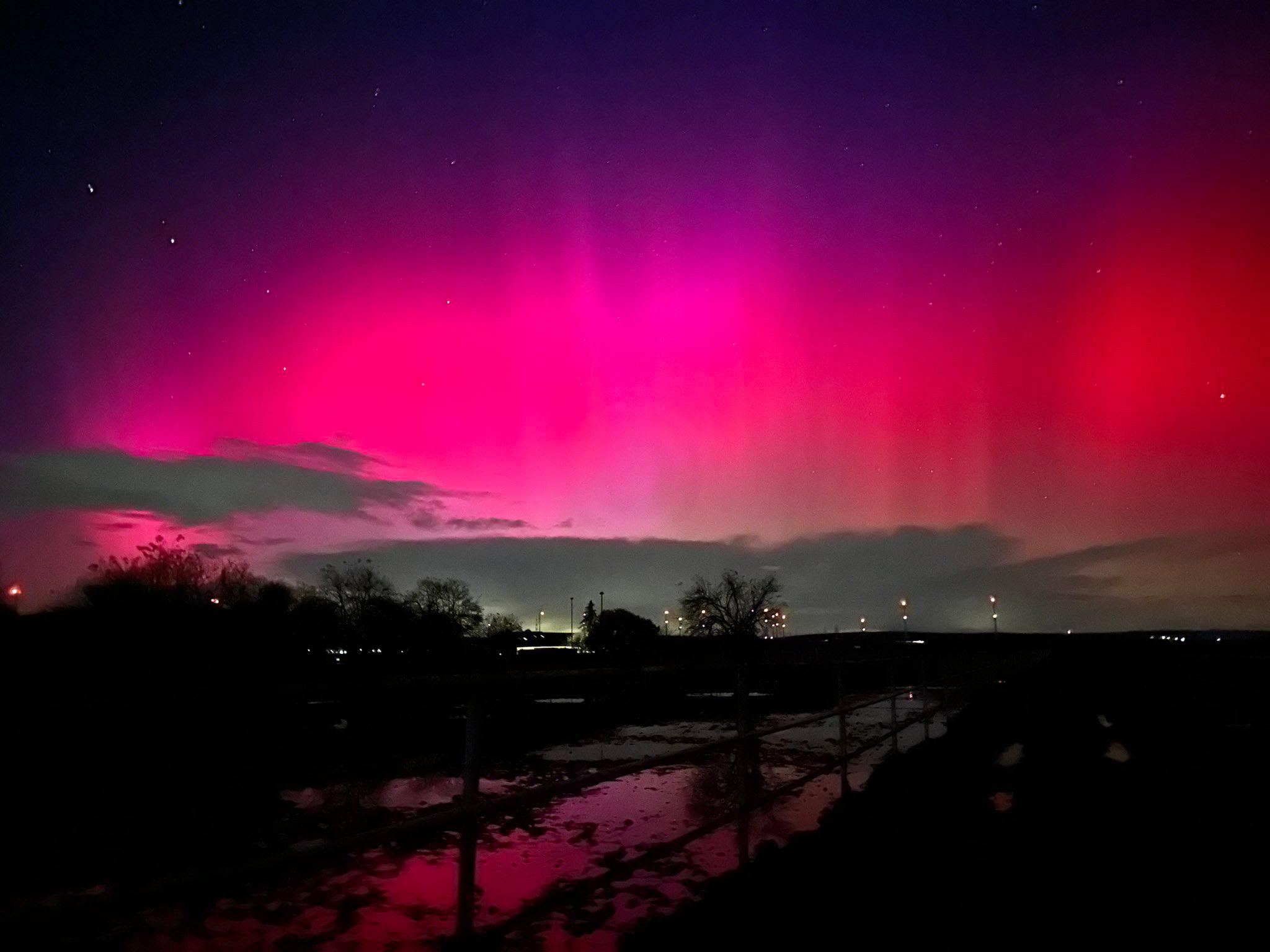 Himmelsspektakel: Polarlichter erleuchten den Nachthimmel bis weit in den Süden