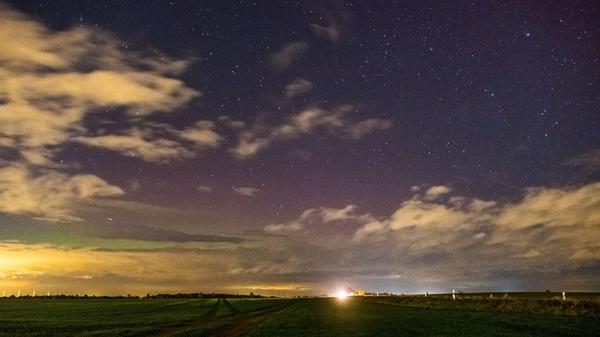 Grundsätzlich gelte: Je stärker die Sonnenstürme, desto besser die Sichtbarkeit auch für die südlicheren Breiten, erklärte ein Sprecher des GeoForschungsZentrums gegenüber der "Deutschen Presse-Agentur".