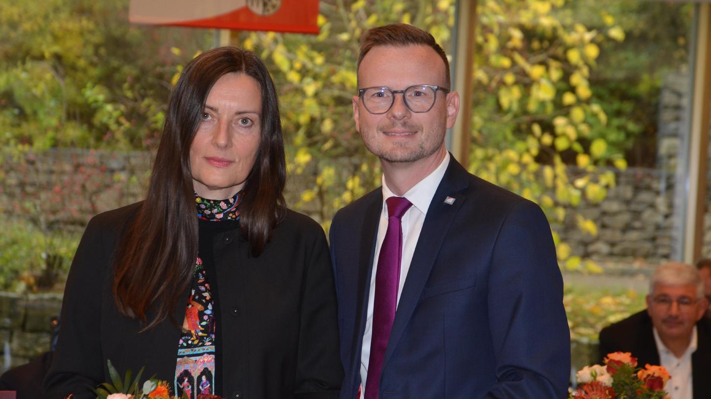 Der neue mittelfränkische Bezirkstagspräsident Peter Daniel Forster und Vizepräsidentin Christa Heckel erhalten monatliche "Entschädigungen".