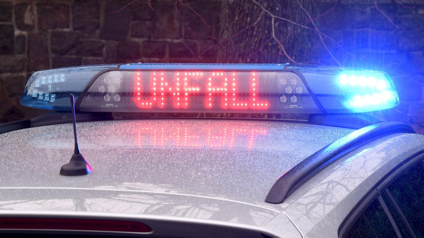 Zu einem Unfall musste die Polizei nahe Leutershausen ausrücken. Zu einem Unfall musste die Polizei nahe Leutershausen ausrücken.