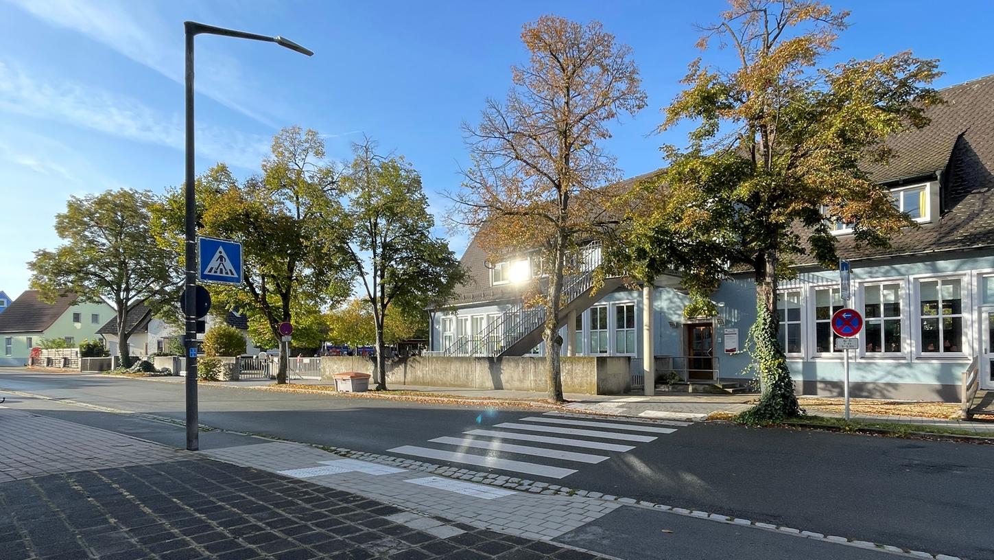 Für den Schulweg in Eckersmühlen werden gerade dringend Schulweghelferinnen und -helfer gesucht. Für den Schulweg in Eckersmühlen werden gerade dringend Schulweghelferinnen und -helfer gesucht.