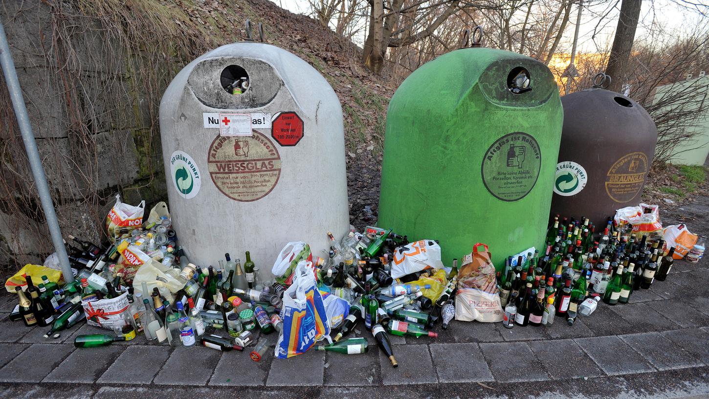 Wo Ist Der Nächste Altglascontainer In Meiner Nähe Trio setzt im Landkreis Ansbach Altglascontainer in Brand: Polizei