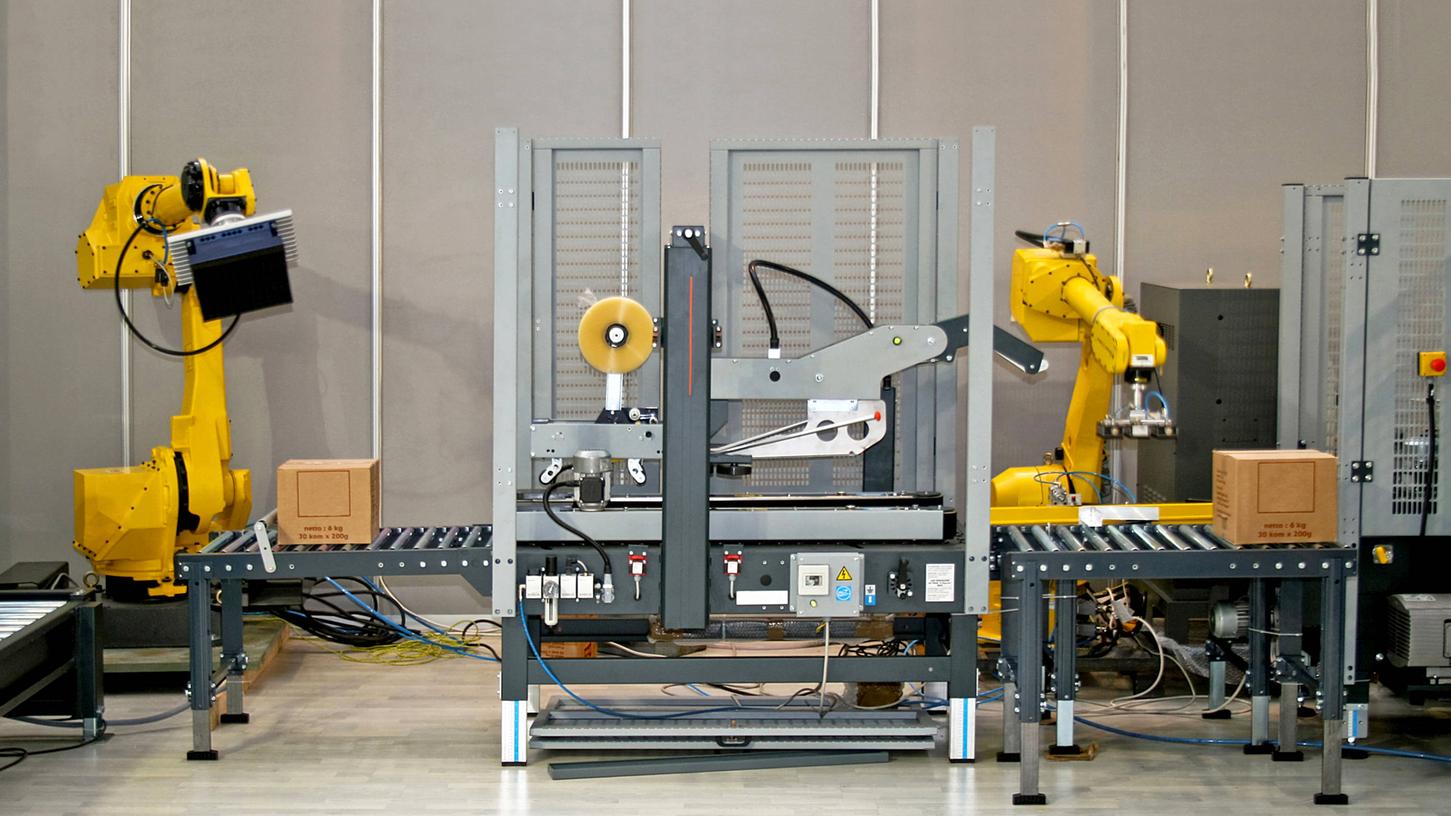 Ein Verpackungsroboter hatte Gesicht und Brustkorb des Technikers zertrümmert (Symbolfoto). Ein Verpackungsroboter hatte Gesicht und Brustkorb des Technikers zertrümmert (Symbolfoto).