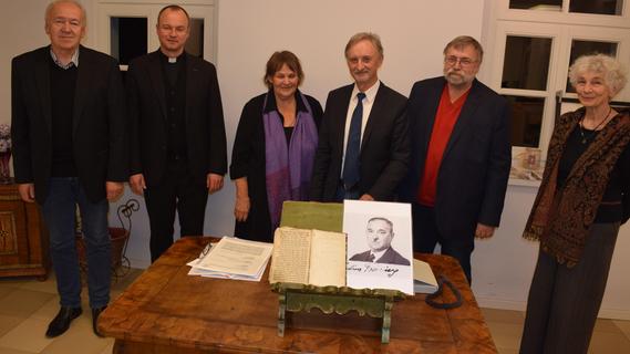 Über 100 Jahre altes, jüdisches Gebetbuch kehrt nach Sulzbürg zurück
