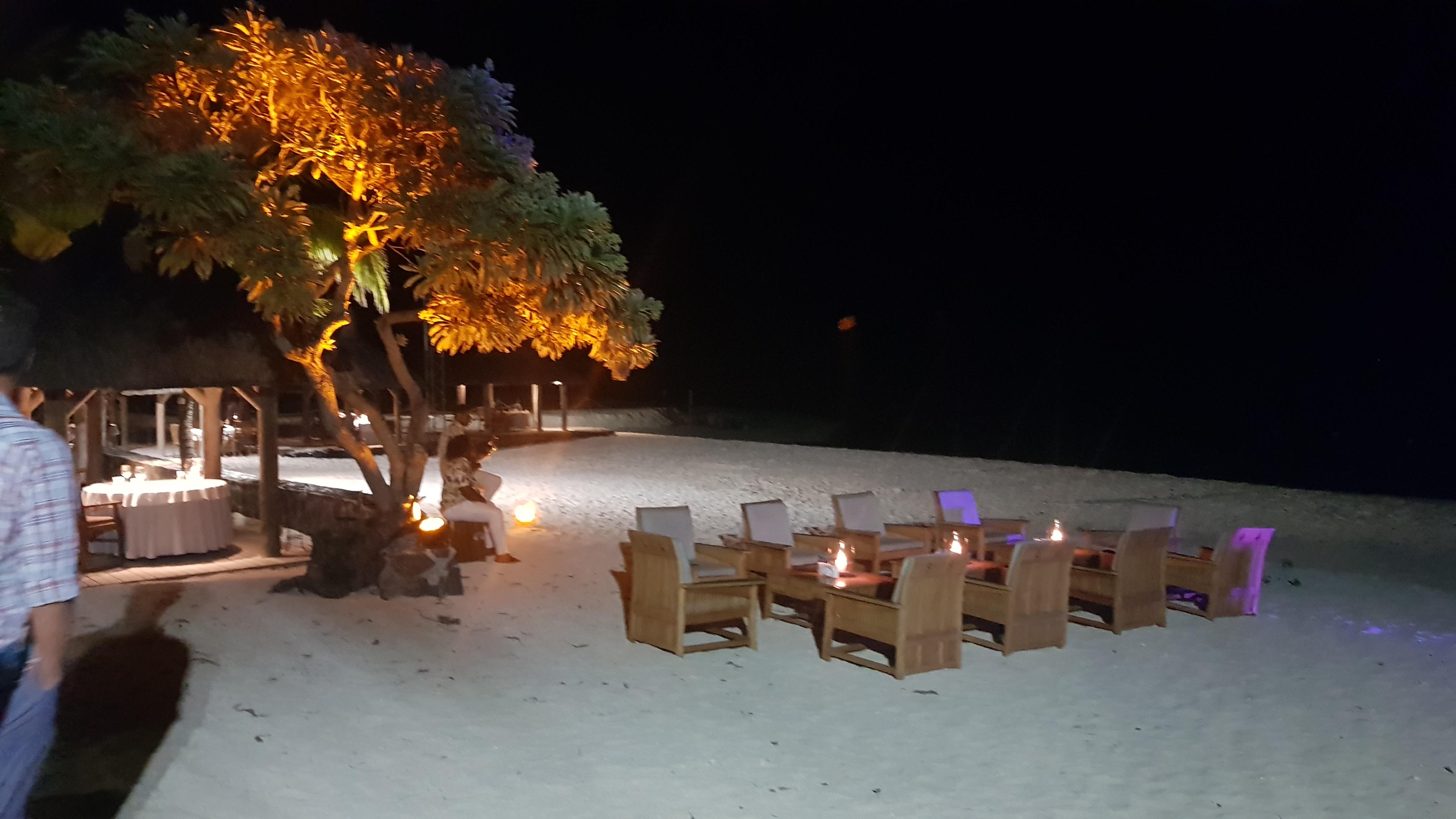 Dinner am Strand gefällig? Sogar eine Band begleitete uns mit jazzigen Gitarrenklängen.