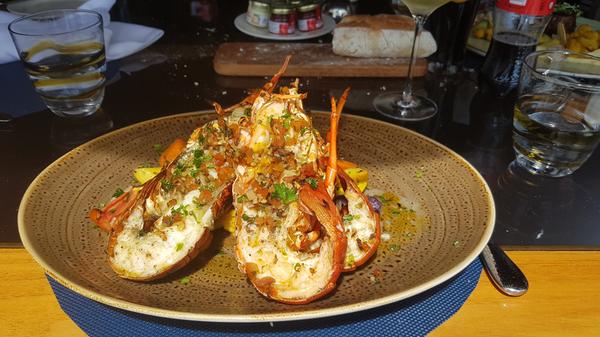 Hummerplatte, selbstredend fangfrisch.