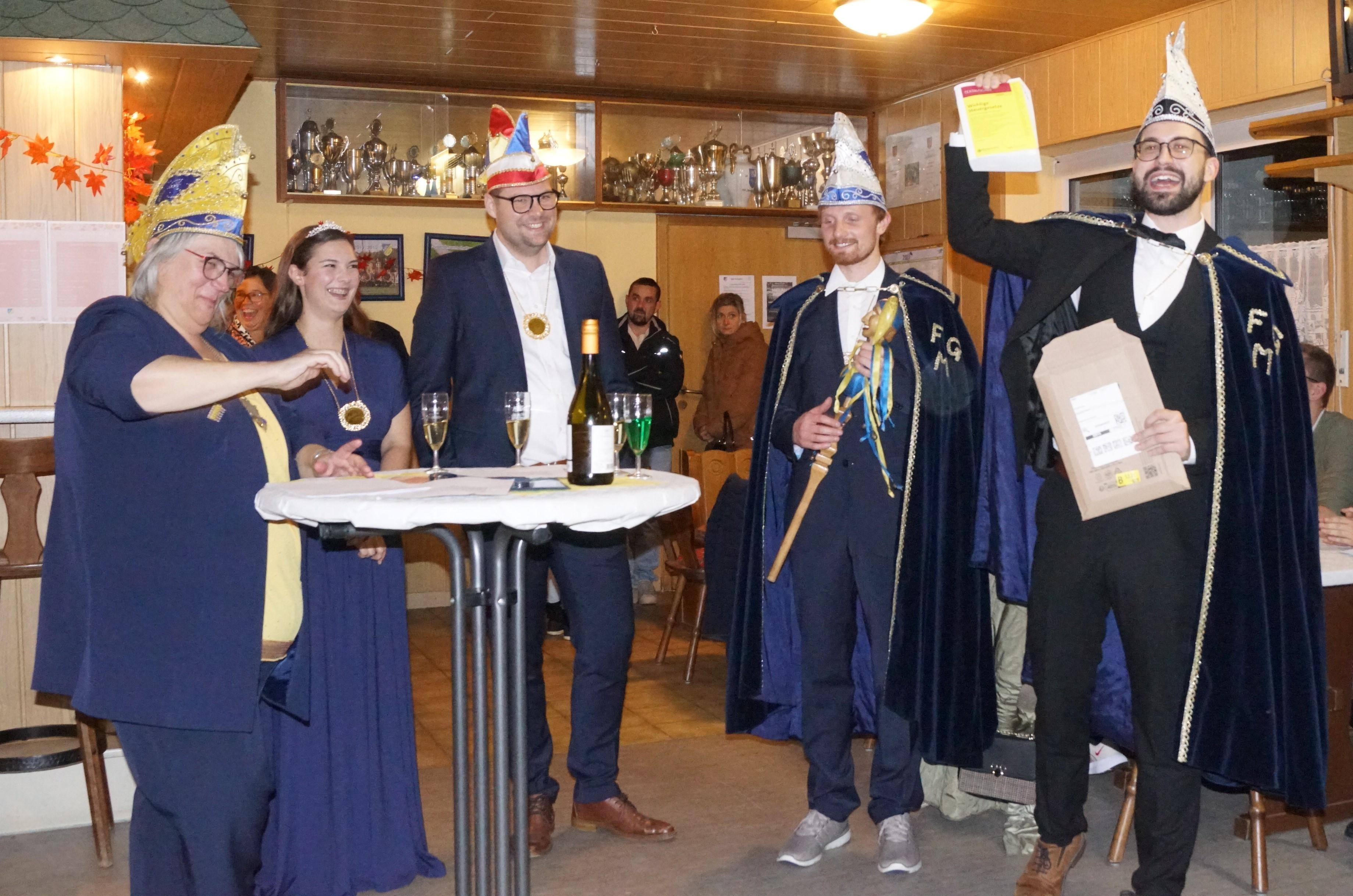 Närrische Weinprobe: Was Nonnenfürzchen und Scheurebe mit dem ...