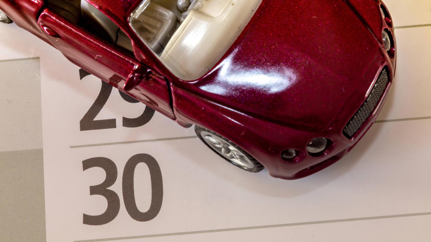 Viele Autoversicherungen werden teurer. Durch den Wechsel zu einer anderen Assekuranz lässt sich möglicherweise Geld sparen.
