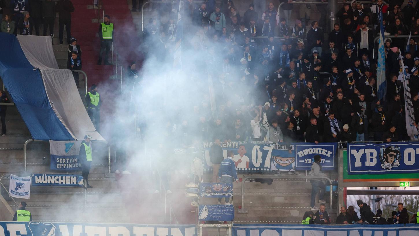 Der Moment, in dem Hoffenheim Ultras einen Böller zünden, der zwölf Menschen verletzt.