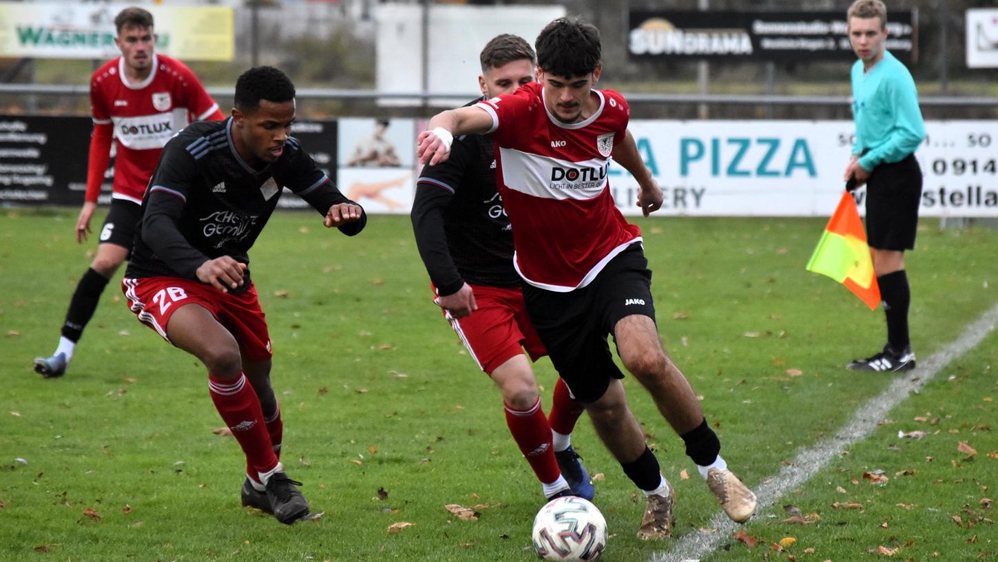 Der TSV 1860 Weißenburg beendete seine Negativserie gegen den TSV Buch mit einem 3:0-Sieg (rechts Elvis Ljiko). Der TSV 1860 Weißenburg beendete seine Negativserie gegen den TSV Buch mit einem 3:0-Sieg (rechts Elvis Ljiko).