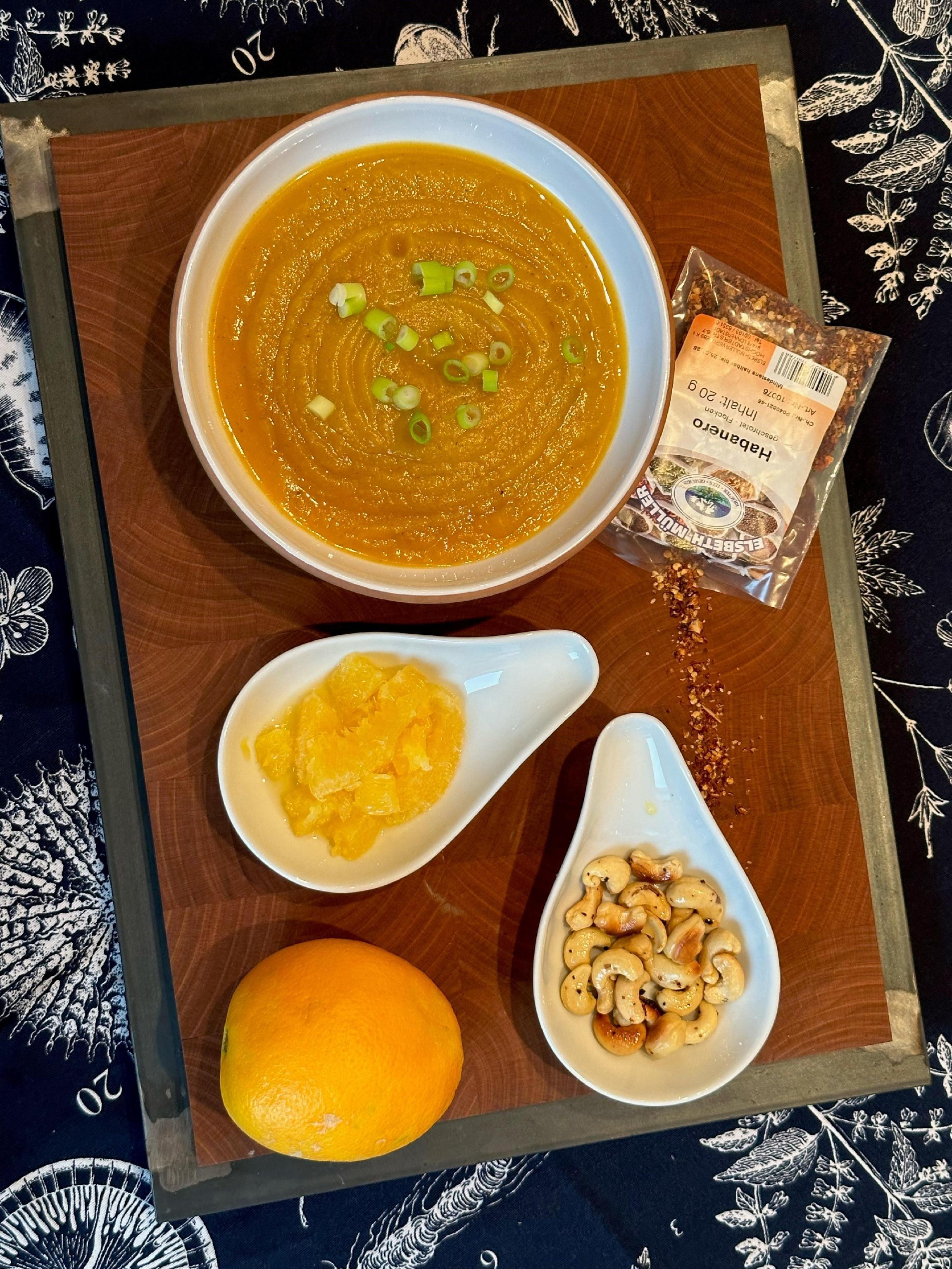 Das wärmt das Herz und den Gaumen: Unser Rezept für Kürbissuppe mit Orange
