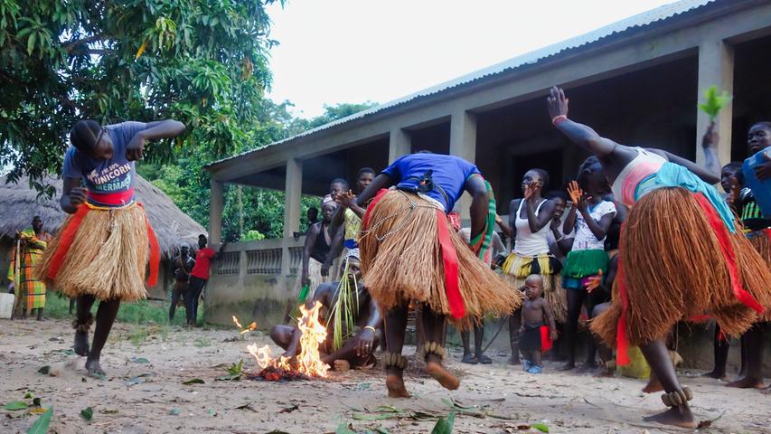 Der Tanz der Einheimischen - hier im Dorf Eticoga auf Orango - darf für die Touristen offenbar nicht fehlen.