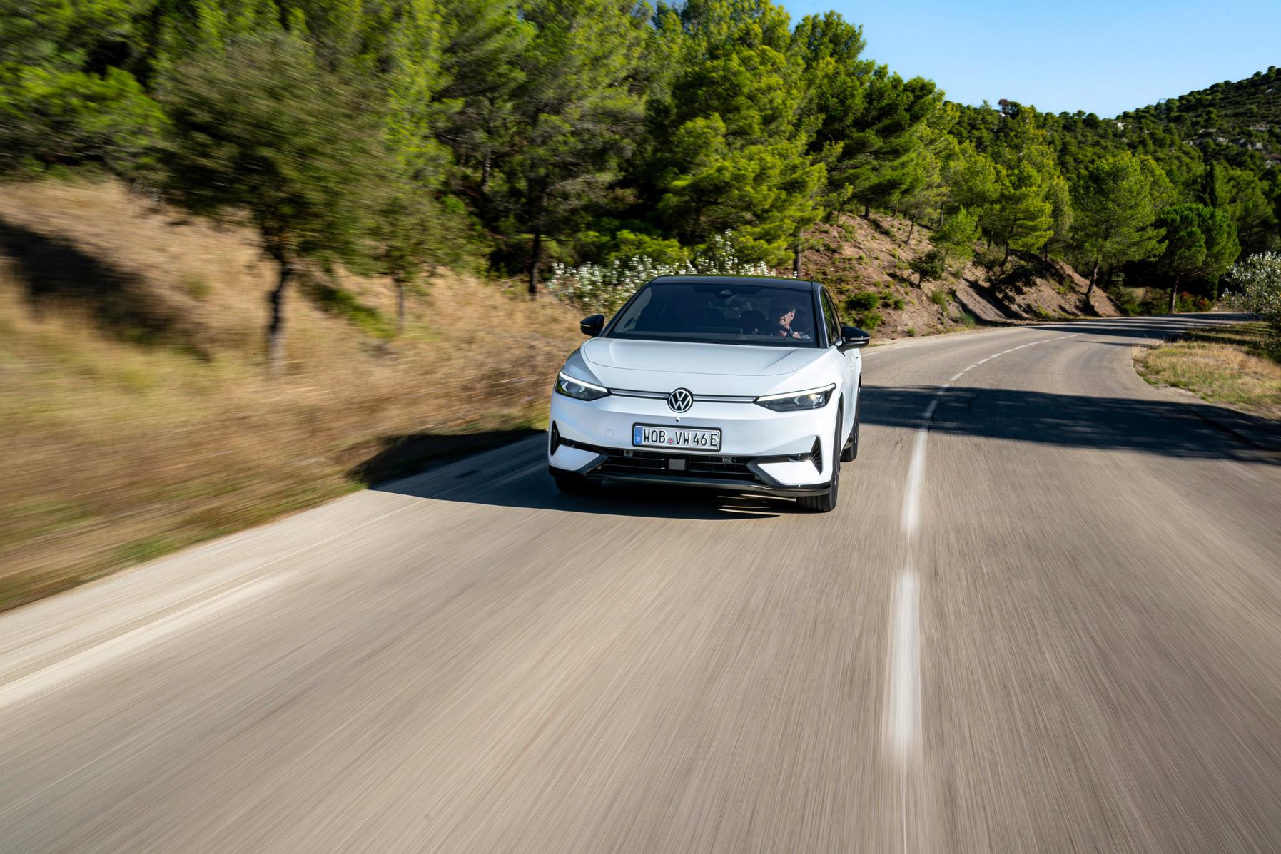 Für den Antrieb ist ein 210 kW/286 PS starker Elektromotor zuständig.