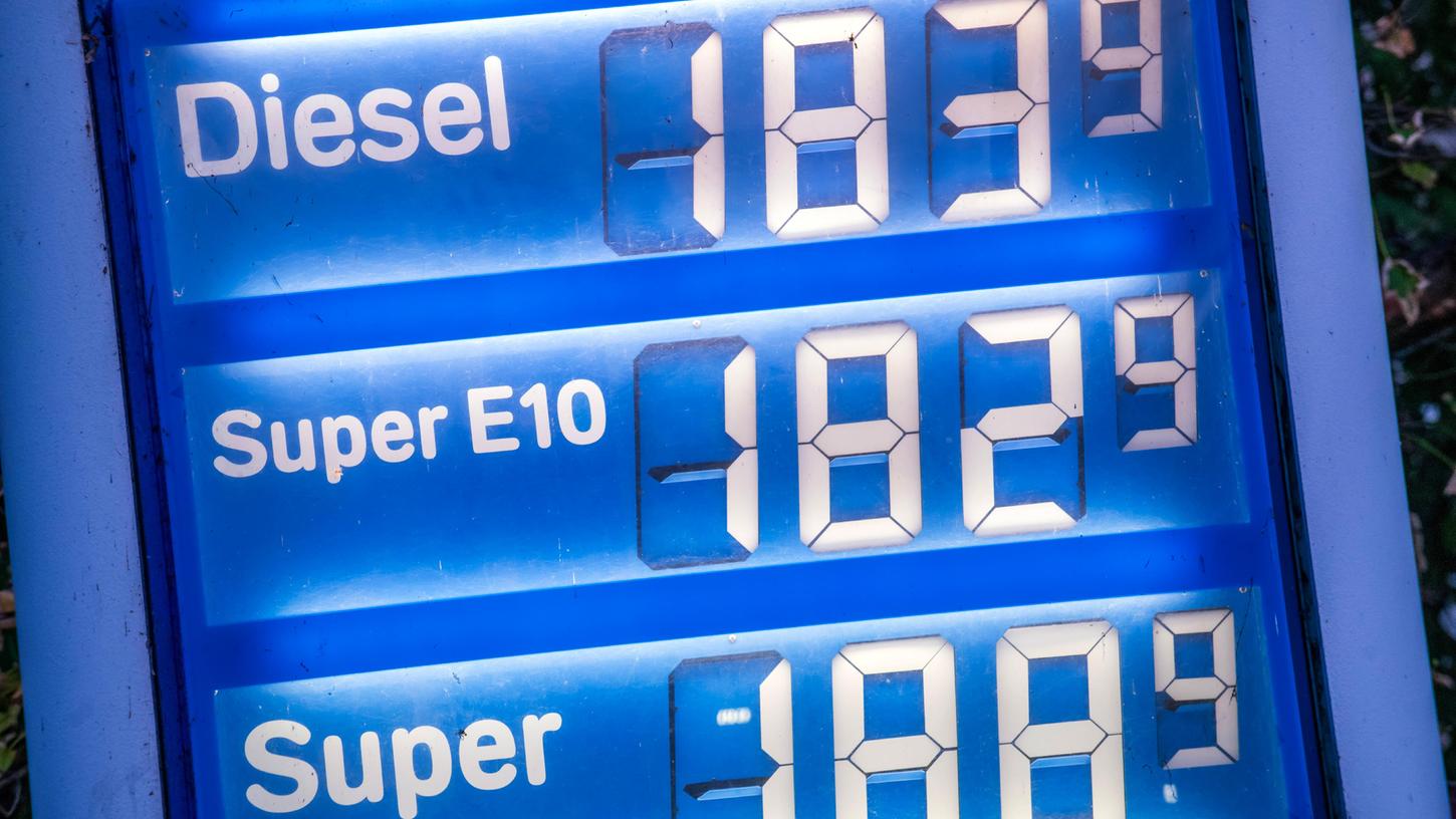 An Tankstellen dürfen sich Autofahrer nächstes Jahr auf Teuerungen einstellen. An Tankstellen dürfen sich Autofahrer nächstes Jahr auf Teuerungen einstellen.