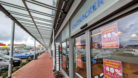 Räumungsverkauf läuft: Saueracker schließt sein Fachgeschäft für Schreibwaren in Fürth