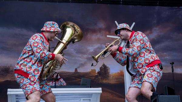 Taubertal-Festival 2023, Dicht & Ergreifend *** Taubertal Festival 2023, tight moving Copyright: imageBROKER/deondo iblw