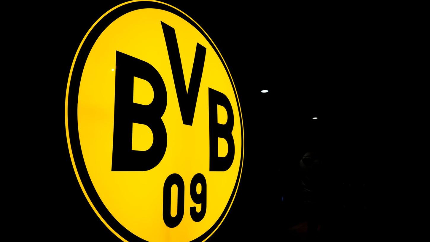 Borussia Dortmuns hat das Revierderby im Virtual-Bundesliga-Debüt in FC24 verloren. Borussia Dortmuns hat das Revierderby im Virtual-Bundesliga-Debüt in FC24 verloren.