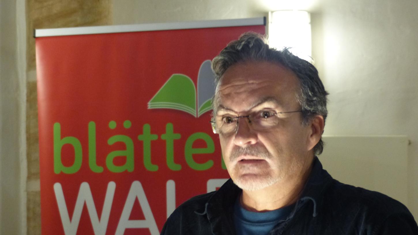 Andreas Izquierdo erklärte dem Publikum in Forchheim, wie er auch unter Zeitdruck ein Buch schreiben kann. Andreas Izquierdo erklärte dem Publikum in Forchheim, wie er auch unter Zeitdruck ein Buch schreiben kann.