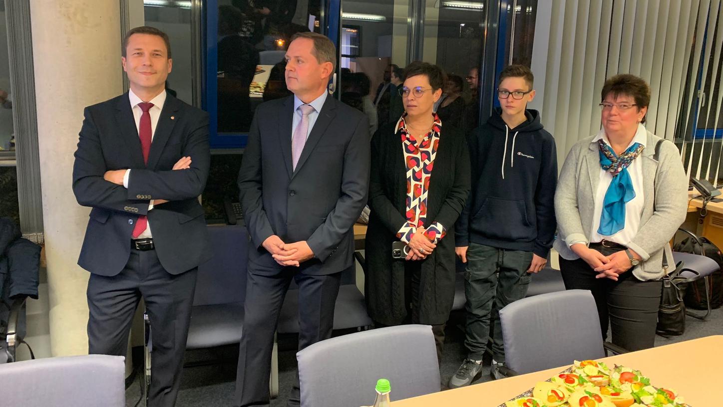 Er sei mit Demut in den Wahlkampf gegangen, sagte Bernd Obst (CSU, 2. v. li.), der Fürths neuer Landrat wird. Er sei mit Demut in den Wahlkampf gegangen, sagte Bernd Obst (CSU, 2. v. li.), der Fürths neuer Landrat wird.