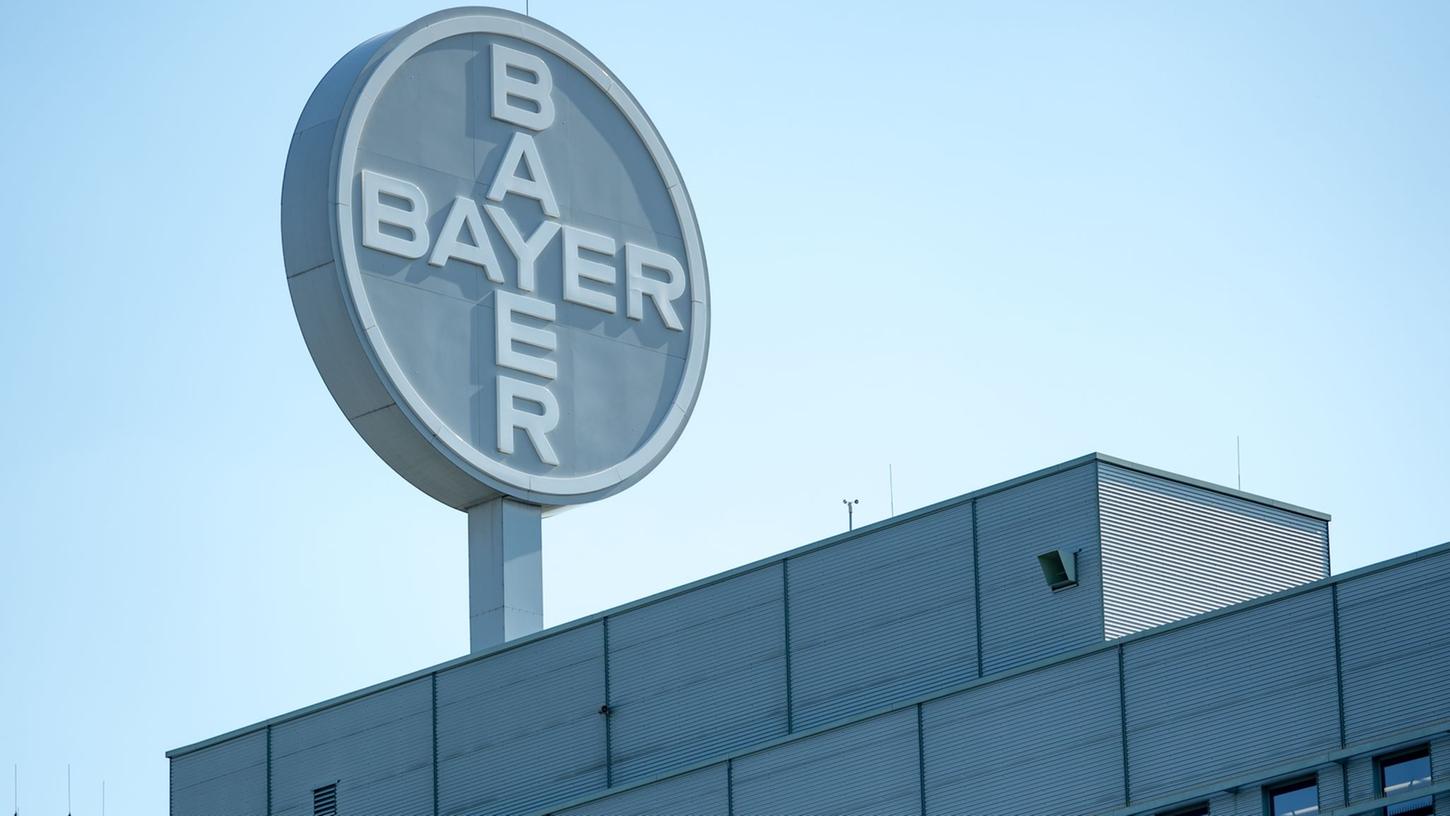 Die Probleme rund um den glyphosathaltigen Unkrautvernichter Roundup hat Bayer sich 2018 mit der milliardenschweren Monsanto-Übernahme ins Haus geholt. Die Probleme rund um den glyphosathaltigen Unkrautvernichter Roundup hat Bayer sich 2018 mit der milliardenschweren Monsanto-Übernahme ins Haus geholt.