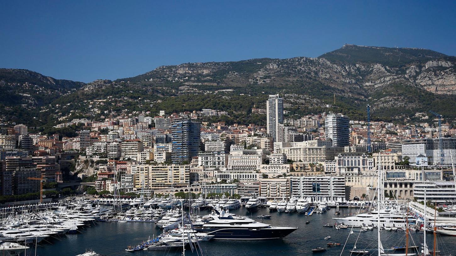 Der Yachthafen in Monaco. Der Yachthafen in Monaco.