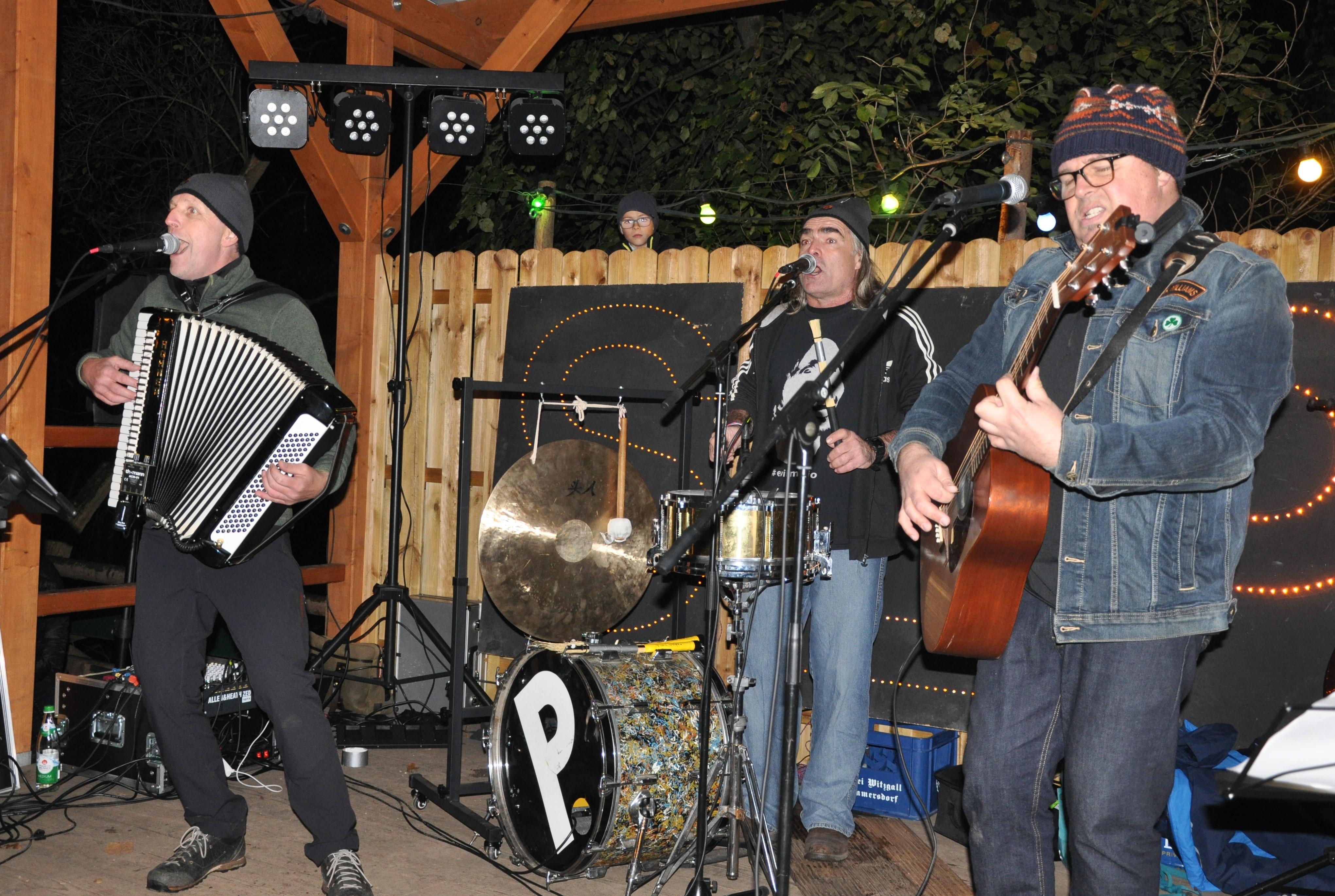 Diese Kult-Band feierte eine Geburtstagsparty mit 400 Fans im Kellerwald in Forchheim