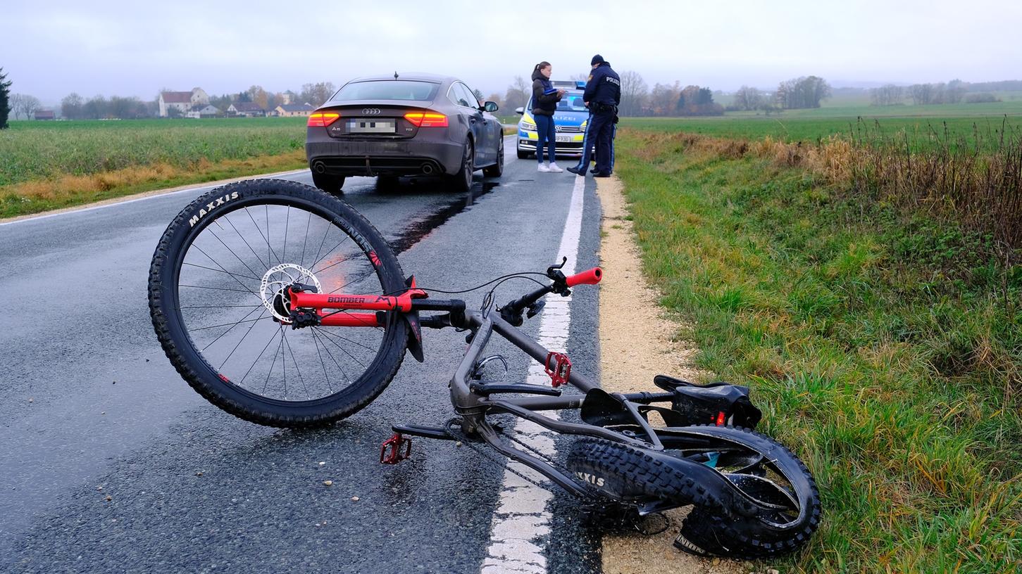 Das Rad war nach Unfall völlig zerbeult. Das Rad war nach Unfall völlig zerbeult.